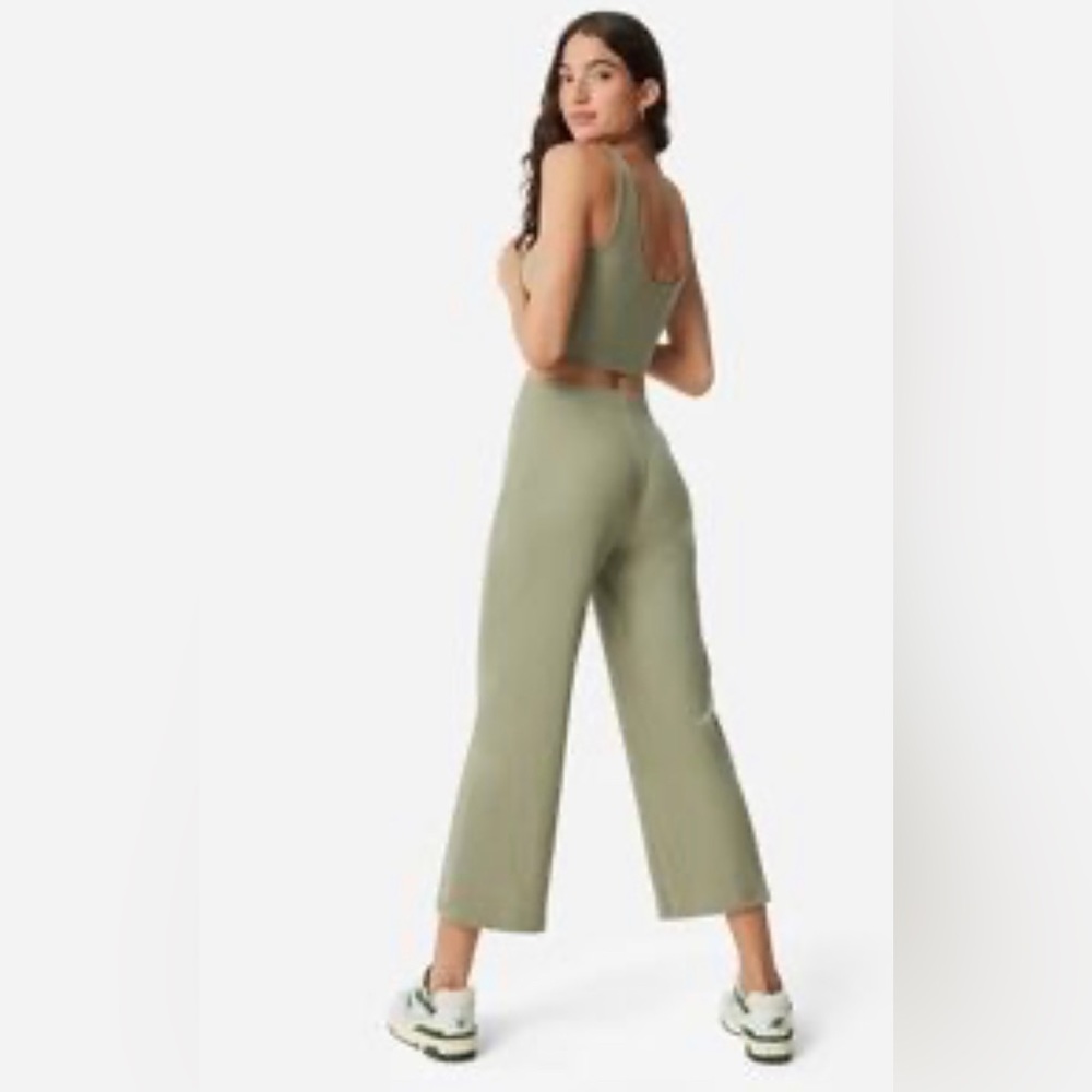 Mate the label pants